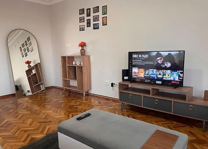 Spacious Flat With Wide View דירה *