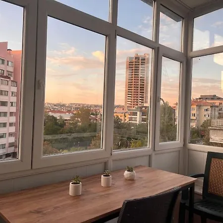 Spacious Flat With Wide View Isztambul