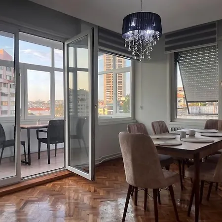 Spacious Flat With Wide View *