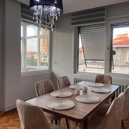 Spacious Flat With Wide View דירה *