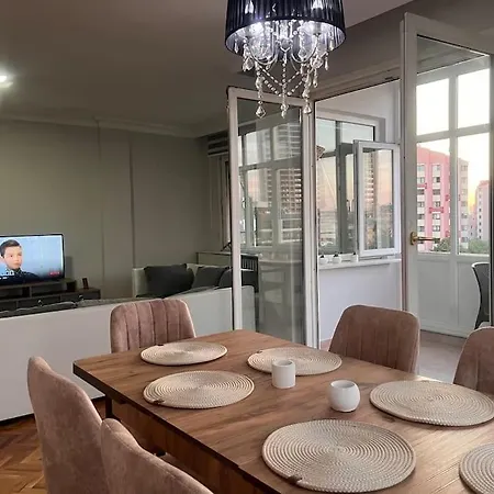 Spacious Flat With Wide View