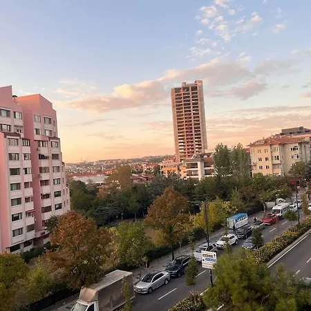 Apartment Spacious Flat With Wide View