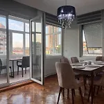 Spacious Flat With Wide View *