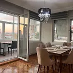 Spacious Flat With Wide View